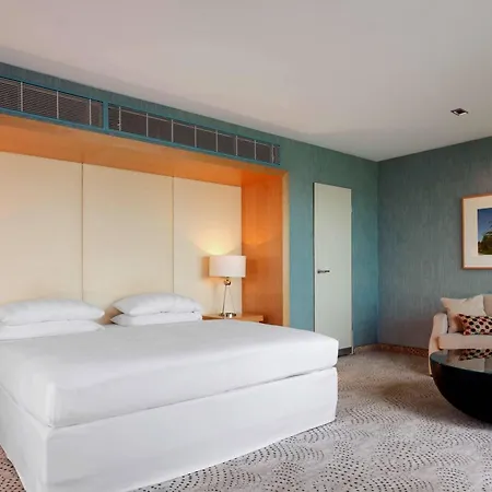 מלון Sheraton Grand Esplanade