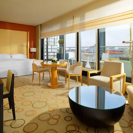 Hotel Sheraton Grand Esplanade 5*