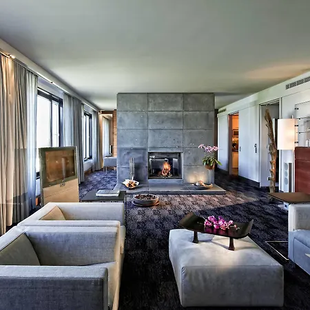 Sheraton Grand Esplanade Szálloda 5*