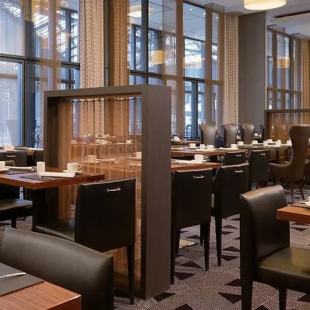 Sheraton Grand Esplanade Szálloda 5*