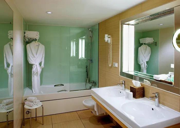 Sheraton Grand Esplanade Hotel 5*